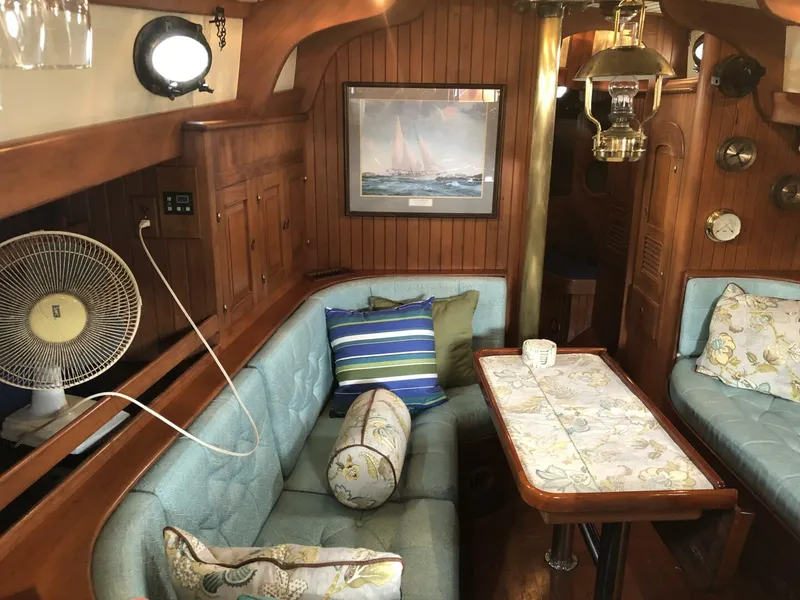 Slide: The Image of HC 43 Irreversible Salon port - 5224649