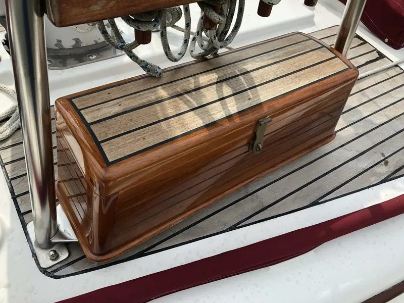 Slide: The Image of HC 43 Irreversible Deck box (one of two) - 5257975