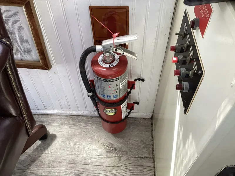 Slide: The Image of Commercial Vinette 99 Paddle Wheel 1984 - 5220516