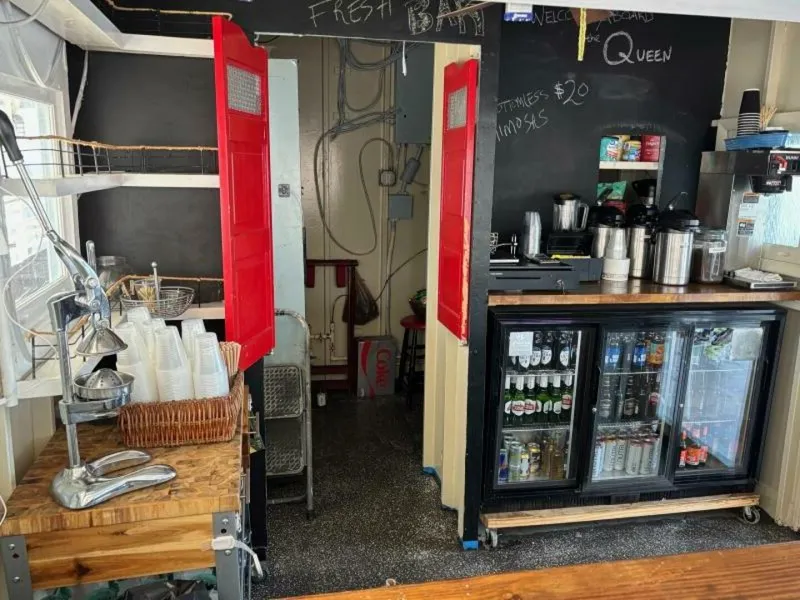 Slide: The Image of Commercial Vinette 99 Paddle Wheel 1984 - 5228971