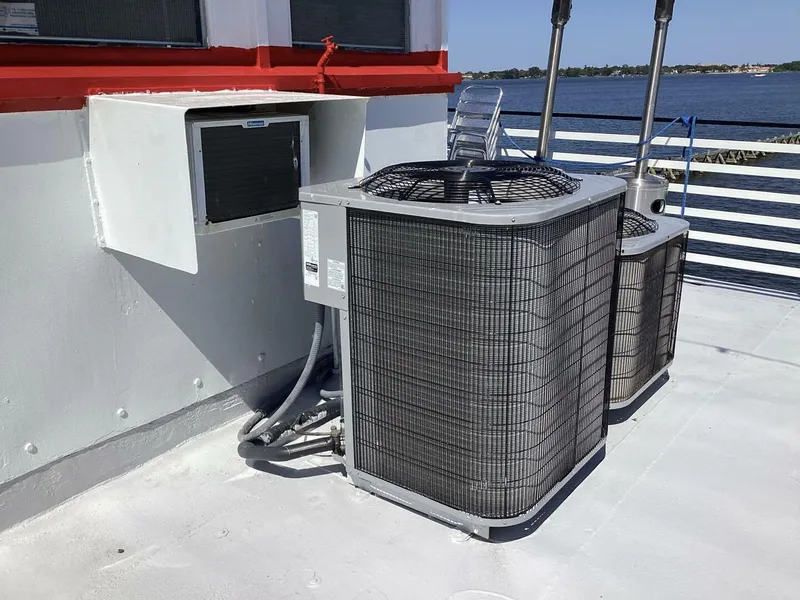 Slide: The Image of Custom Vinette 99 Paddle Wheel 1984 - 5220550