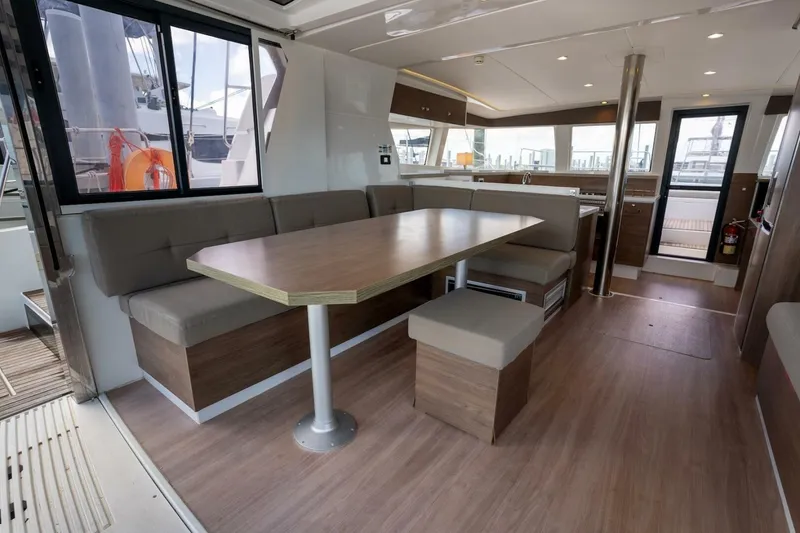 Slide: The Image of Bali 4.2 2022 - 5197063