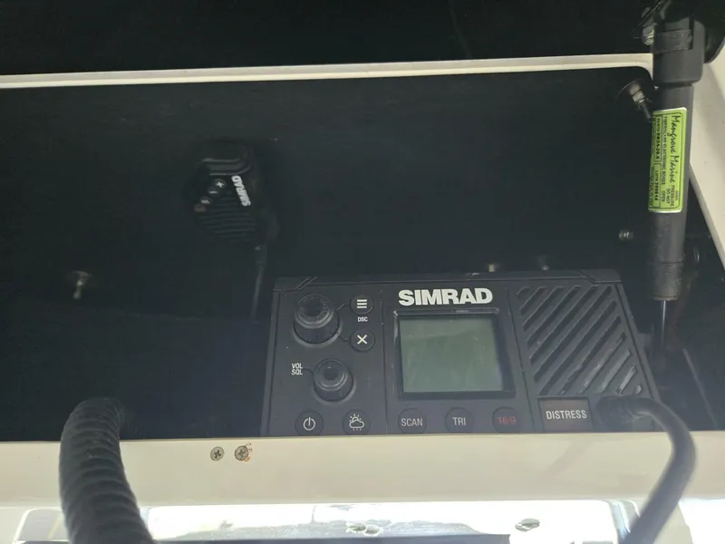 Slide: The Image of Sea Born LX22 Center Console 2021 - 5198638