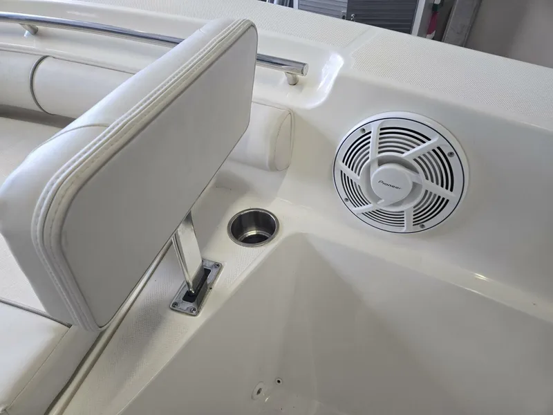 Slide: The Image of Sea Born LX22 Center Console 2021 - 5198642