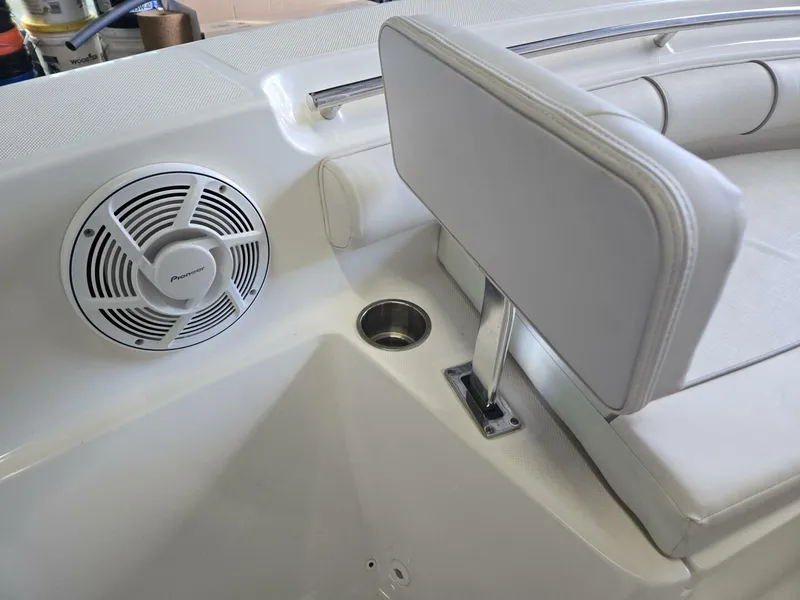 Slide: The Image of Sea Born LX22 Center Console 2021 - 5198641