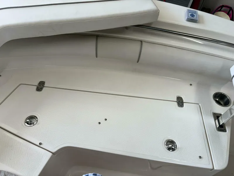 Slide: The Image of Sea Born LX22 Center Console 2021 - 5198624