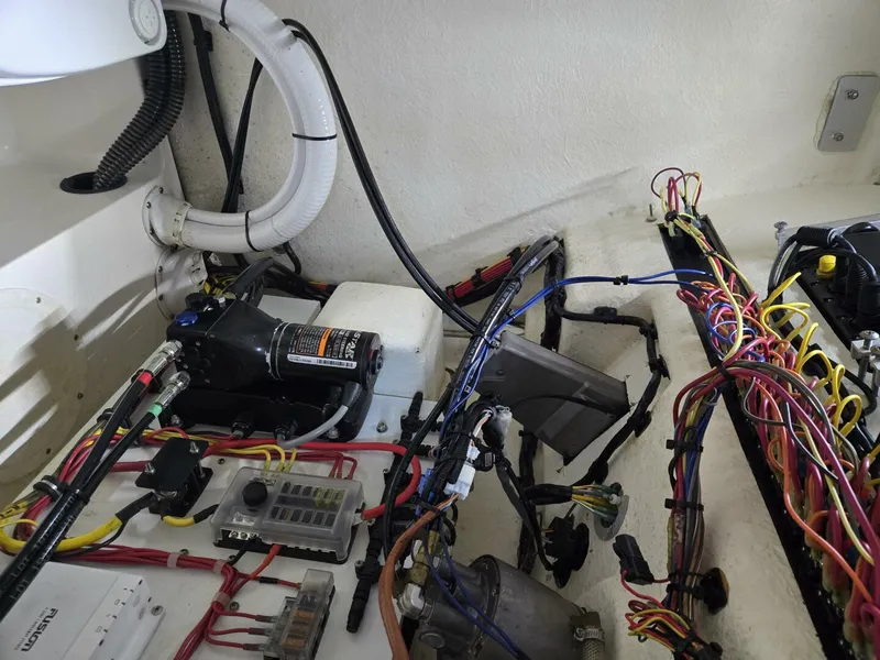 Slide: The Image of Sea Born LX22 Center Console 2021 - 5198620