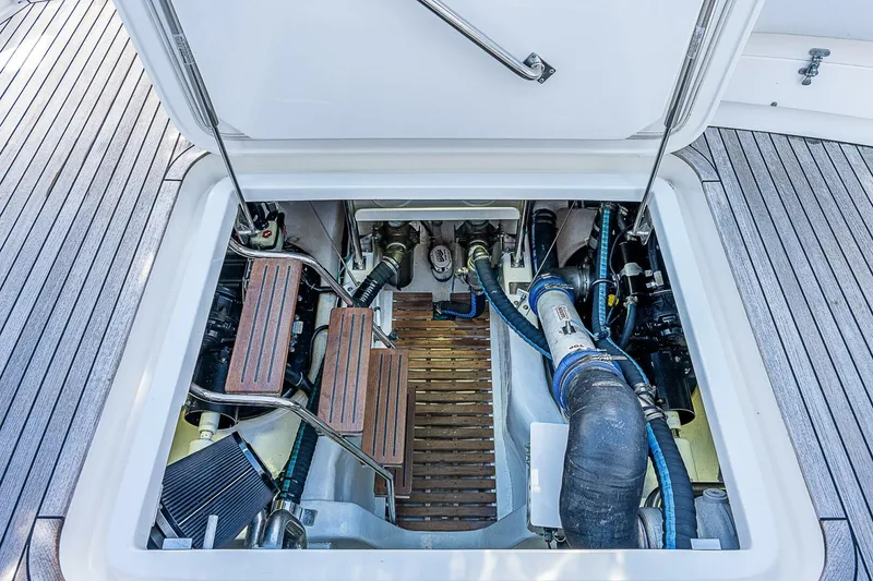 Slide: The Image of Grand Banks Eastbay 46 SX 2012 - 5203673