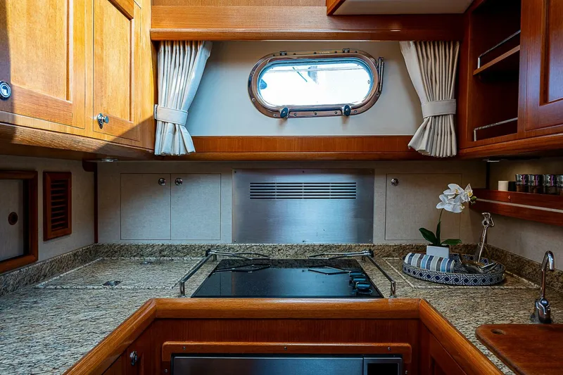 Slide: The Image of Grand Banks Eastbay 46 SX 2012 - 5203683