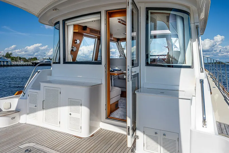 Slide: The Image of Grand Banks Eastbay 46 SX 2012 - 5203669