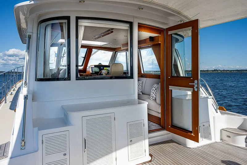 Slide: The Image of Grand Banks Eastbay 46 SX 2012 - 5203670