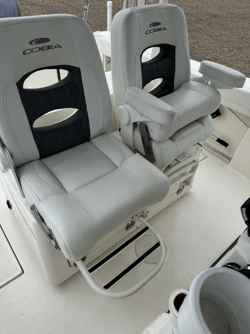 Slide: The Image of 2023 Cobia 301 CC - 5294440
