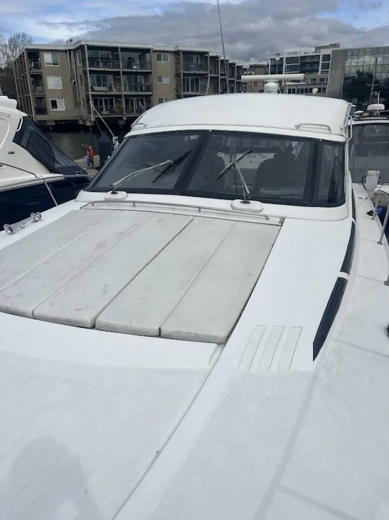 Slide: The Image of Carver 440 Hardtop Express 2000 - 5200813