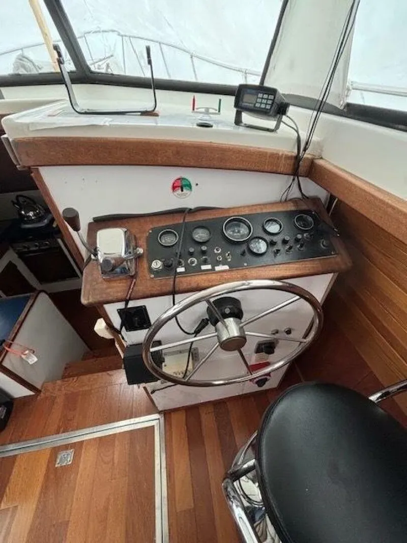 Slide: The Image of Mainship 34 Sedan 1978 - 5202667