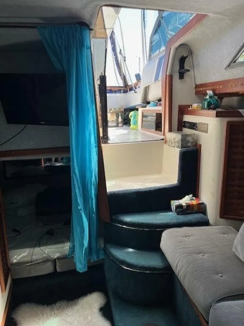 Slide: The Image of Regal 277 Commodore 1987 - 5203235