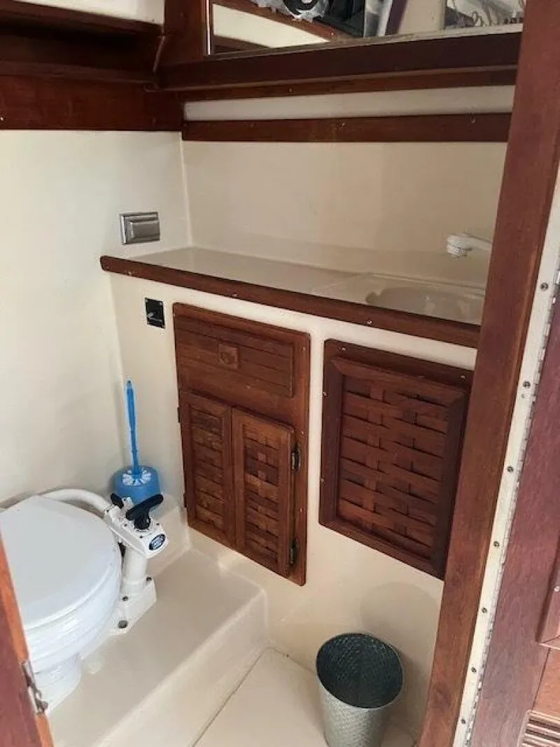 Slide: The Image of Regal 277 Commodore 1987 - 5203238