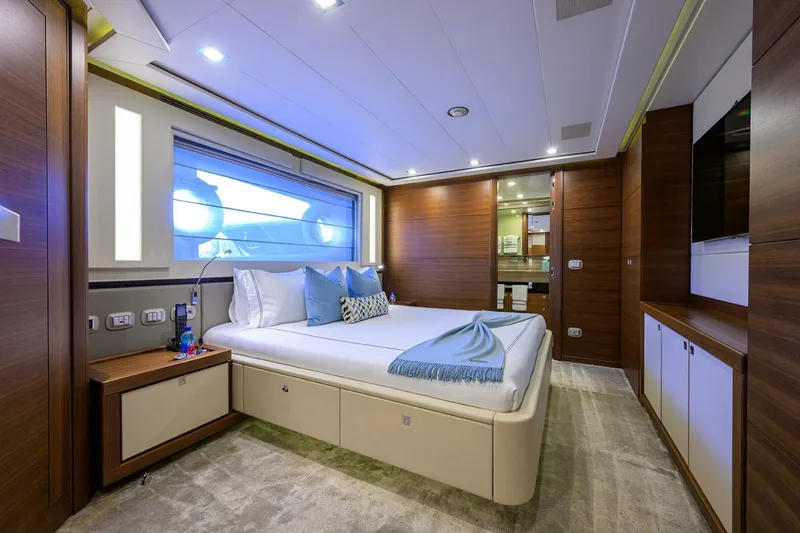 Slide: The Image of Guest Stateroom - Forward Port - 5204300