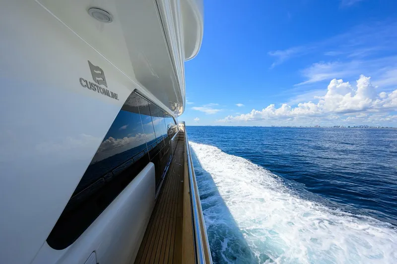 Slide: The Image of Main Deck Walkaround - 5204412