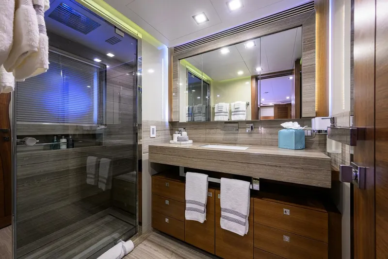 Slide: The Image of Guest Head- Forward Port - 5204312