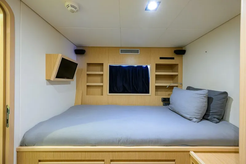 Slide: The Image of Captain's Quarters - 5204382