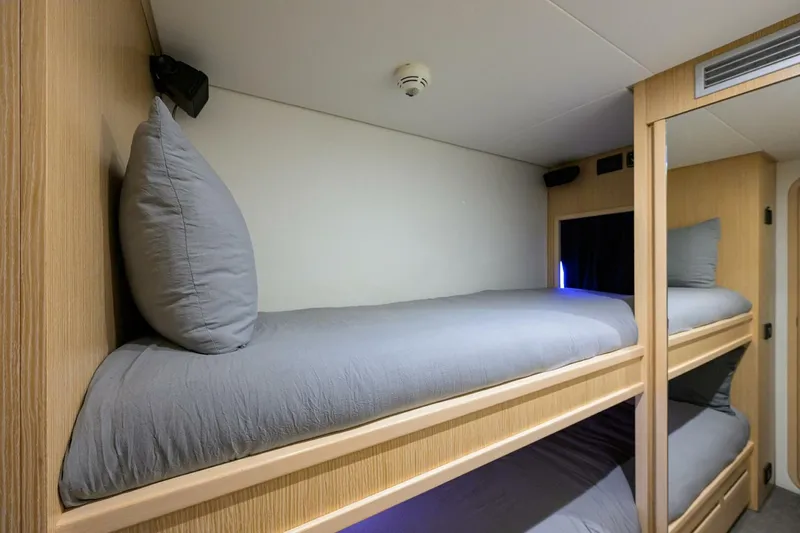 Slide: The Image of Crew Quarters - 5204385