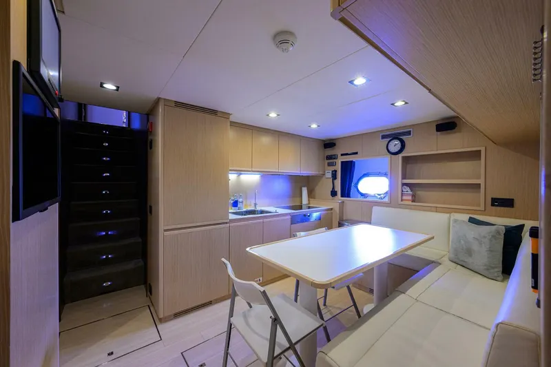 Slide: The Image of Crew Quarters - 5204390