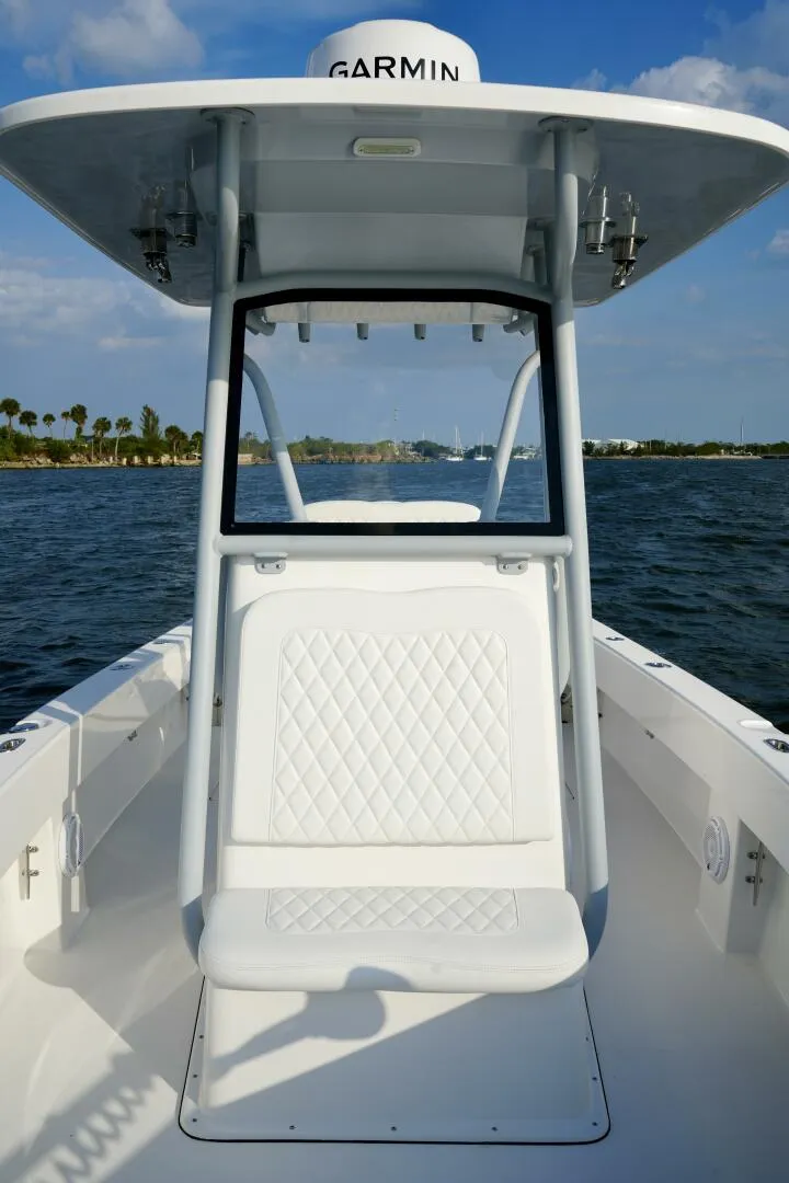 Slide: The Image of Seating 2024 Reef Runner 23 Center Console - 5205078