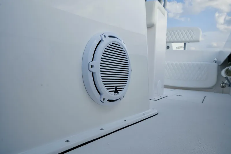 Slide: The Image of Deck Equipment 2024 Reef Runner 23 Center Console - 5205087