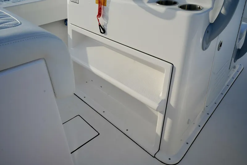 Slide: The Image of Deck Equipment 2024 Reef Runner 23 Center Console - 5205091