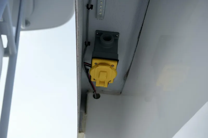 Slide: The Image of Deck Equipment 2024 Reef Runner 23 Center Console - 5205093