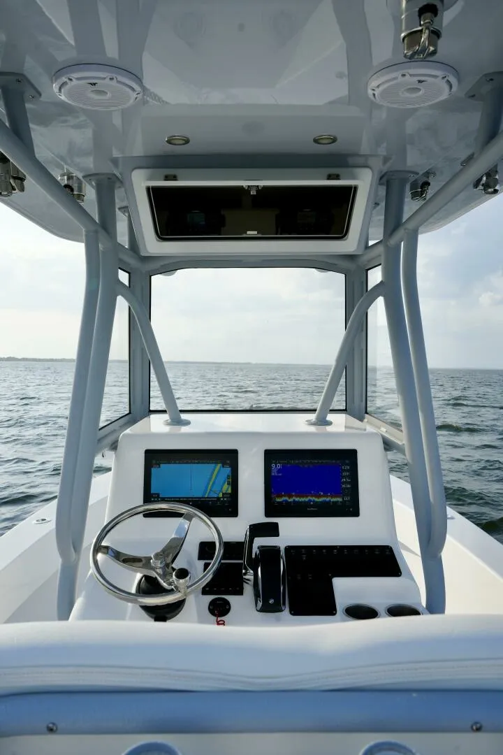Slide: The Image of Reef Runner 23 - Electronics 2024 Reef Runner 23 Center Console - 7654894