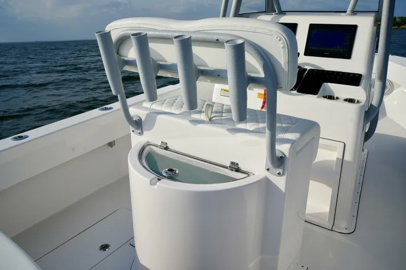 Slide: The Image of Leaning Post Live Well 2024 Reef Runner 23 Center Console - 5205057