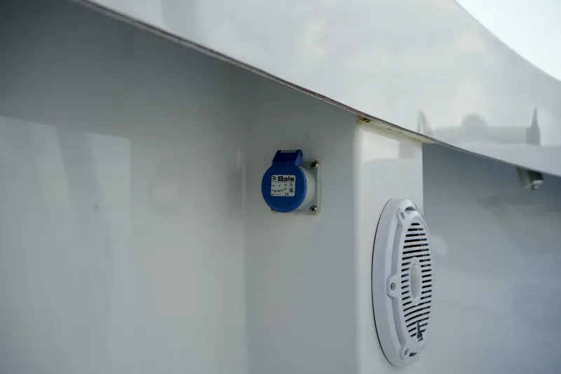 Slide: The Image of Reef Runner 23 - Deck Equipment 2024 Reef Runner 23 Center Console - 7654900