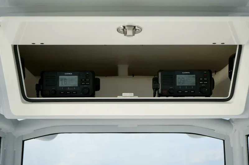 Slide: The Image of Reef Runner 23 - Overhead Electronics 2024 Reef Runner 23 Center Console - 7654878