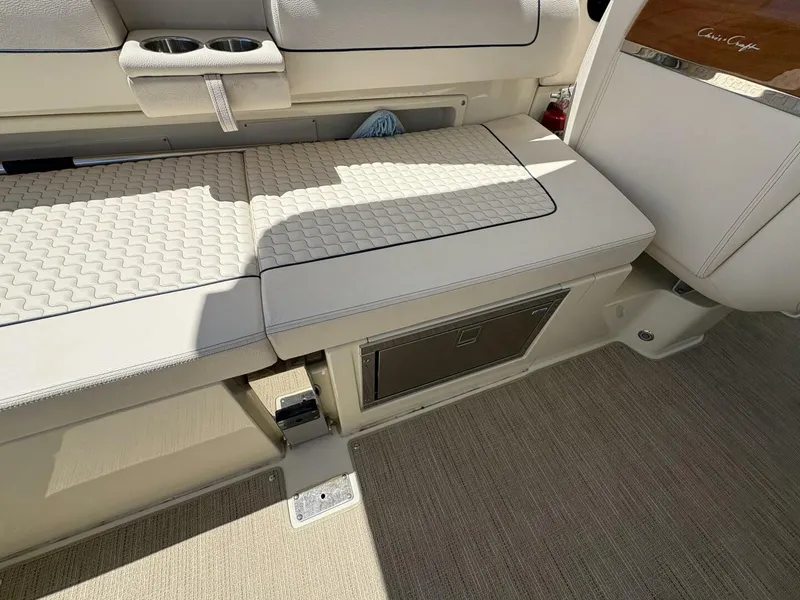 Slide: The Image of 2023 Chris-Craft 31 Launch GT - 5205180