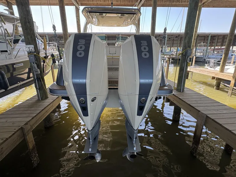 Slide: The Image of 2023 Chris-Craft 31 Launch GT - 5205184