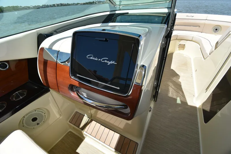 Slide: The Image of 2023 Chris-Craft 31 Launch GT - 5205169