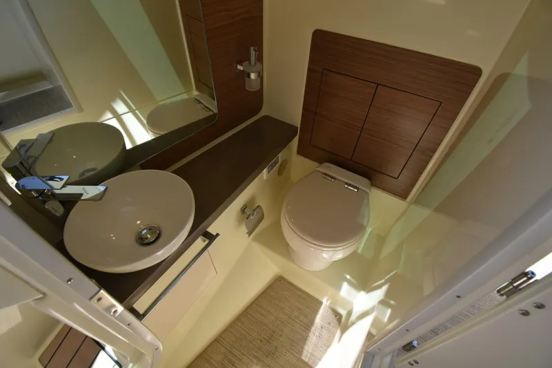 Slide: The Image of 2023 Chris-Craft 31 Launch GT - 5205172