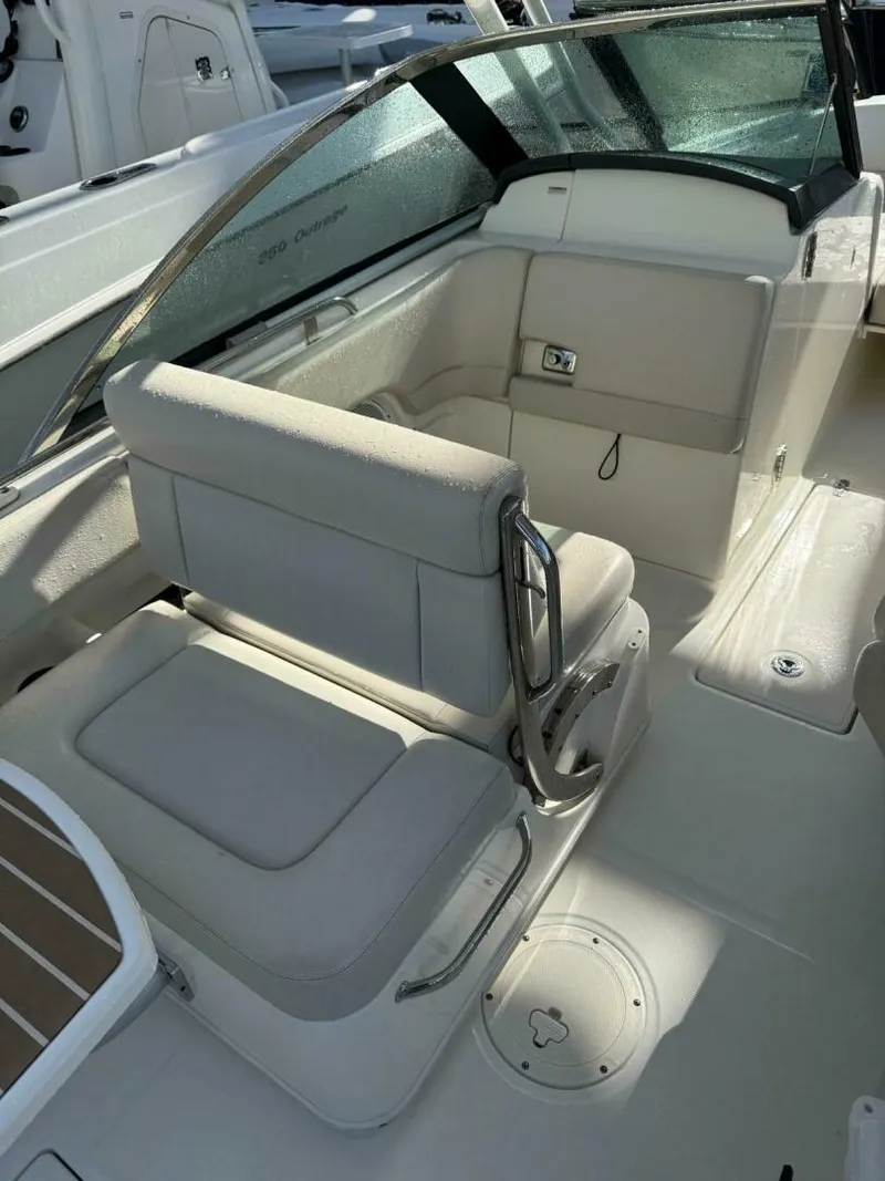 Slide: The Image of Boston Whaler 230 Vantage - 5224483