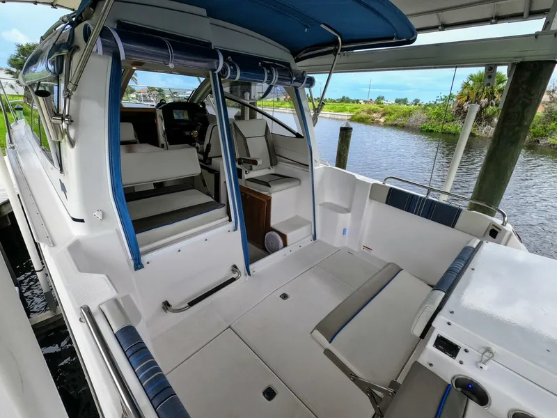 Slide: The Image of 03 Cockpit   2017 Cutwater 242 Sport Coupe (1) - 5206438