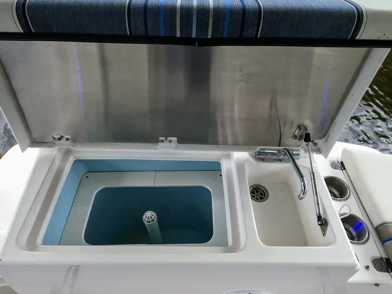 Slide: The Image of 03 Cockpit   2017 Cutwater 242 Sport Coupe (4) - 5206442