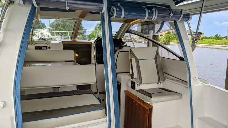 Slide: The Image of 03 Cockpit   2017 Cutwater 242 Sport Coupe (8) - 5206447