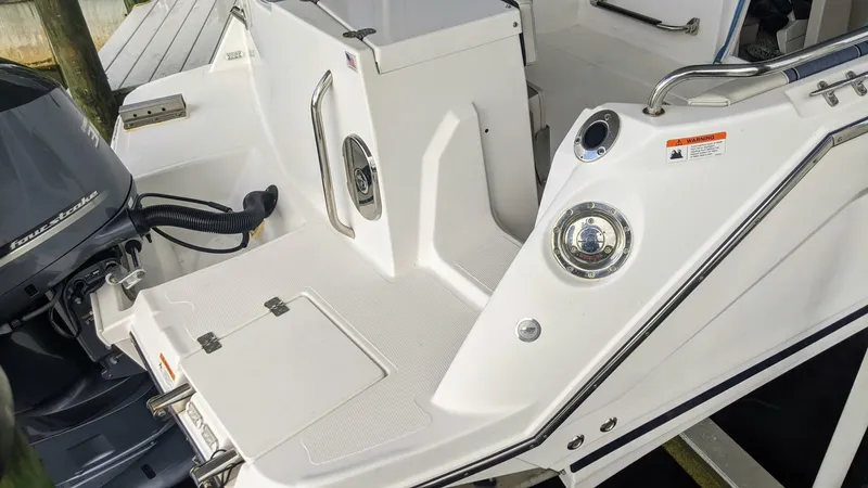 Slide: The Image of 01 Exterior   2017 Cutwater 242 Sport Coupe (9) - 5206436