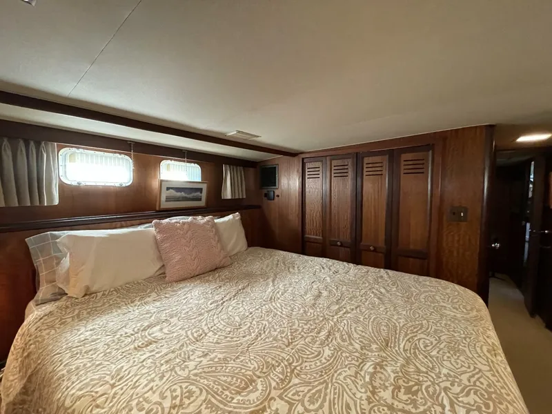 Slide: The Image of Island Queen - 5329023