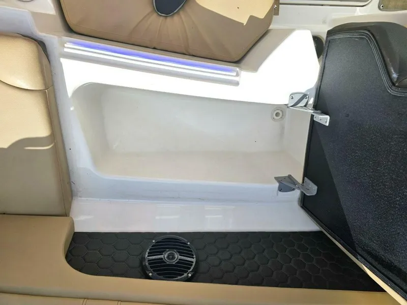 Slide: The Image of Sea Ray 290 SDX 2018 - 5206842