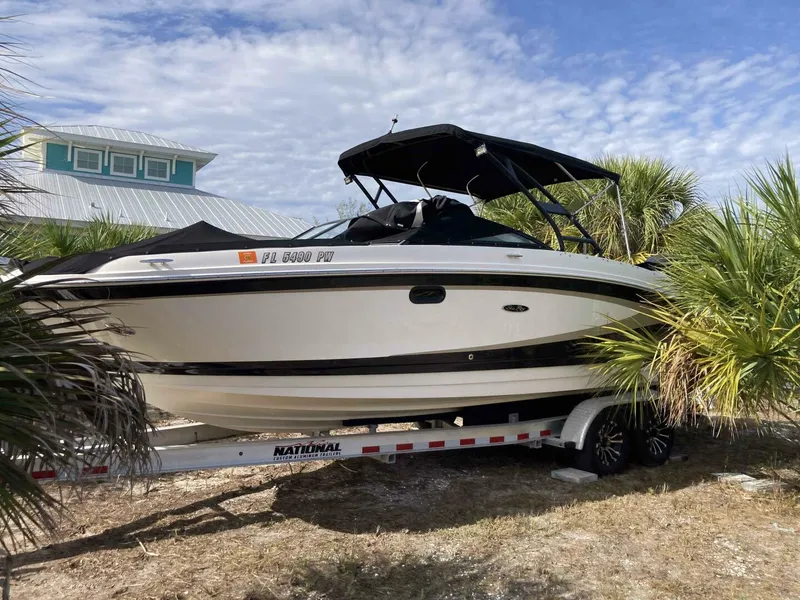 Slide: The Image of Sea Ray SDX 270 Outboard 2015 - 5836458