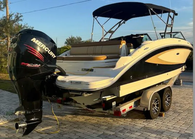 Slide: The Image of Sea Ray SDX 270 Outboard 2015 - 5213496