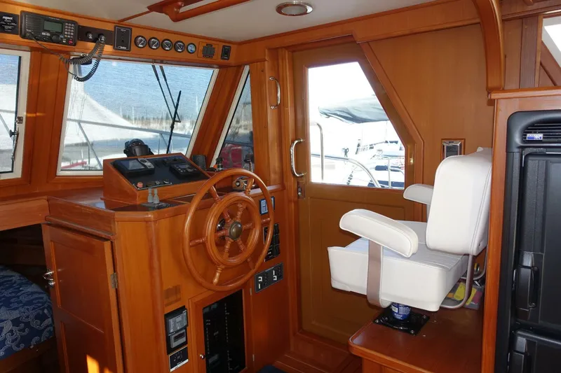 Slide: The Image of Mariner 35 Flybridge Sedan 2007 - 5207742