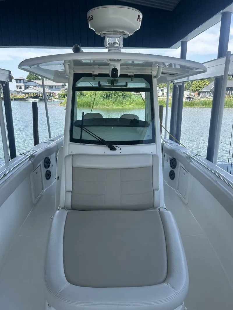 Slide: The Image of Boston Whaler 33 2016 - 5623025