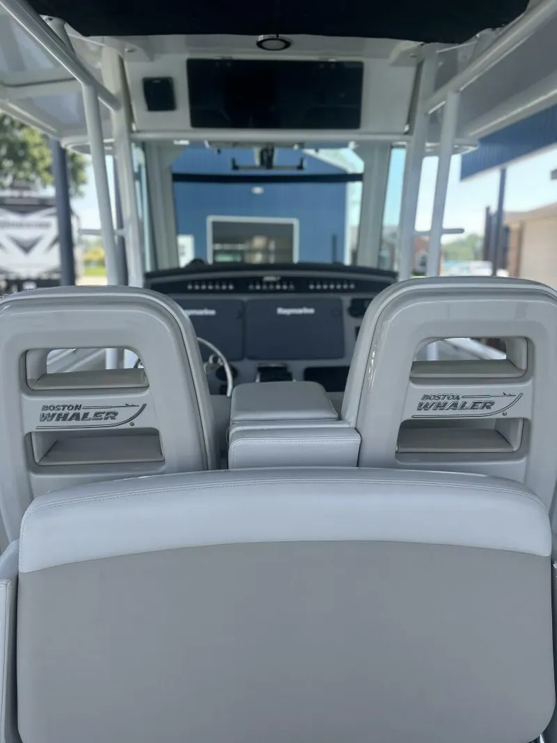 Slide: The Image of Boston Whaler 33 2016 - 5623029